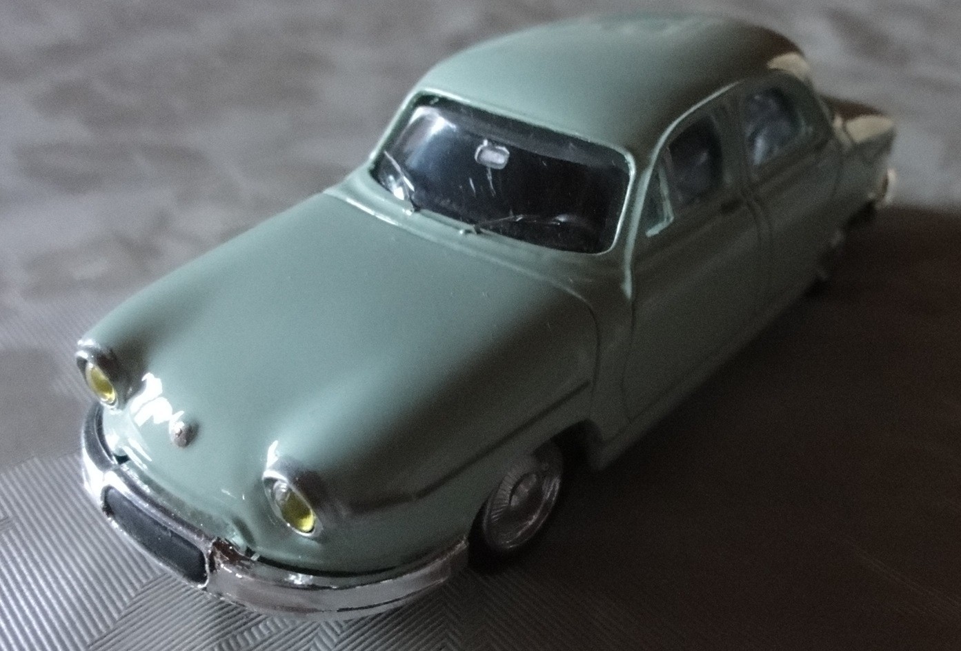 MINIATURE PANHARD PL 17 MARQUE LEADER  VERTE 1/43