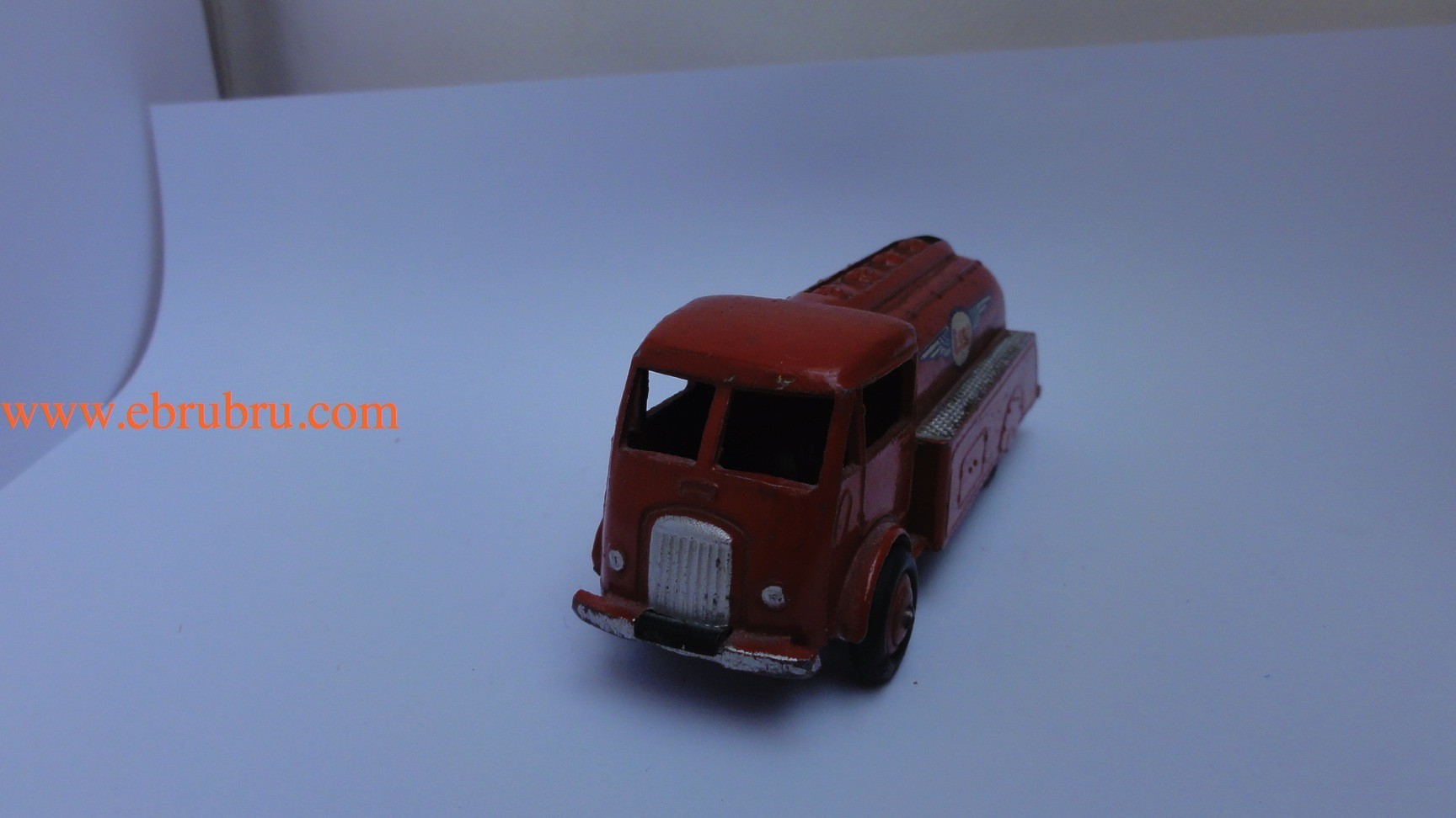 Camion citerne Ford Esso Dinky toys ref 25U/1