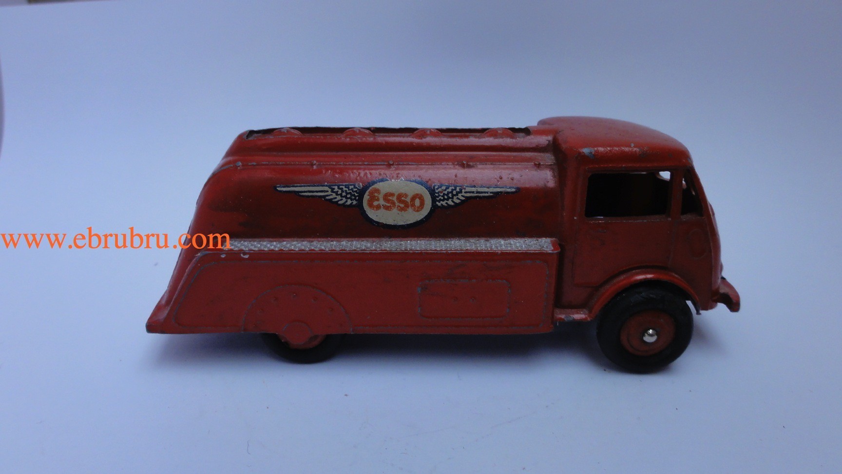 Camion citerne Ford Esso Dinky toys ref 25U/1