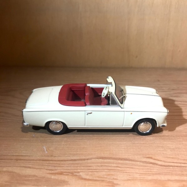 Peugeot 403  blanche NOREV