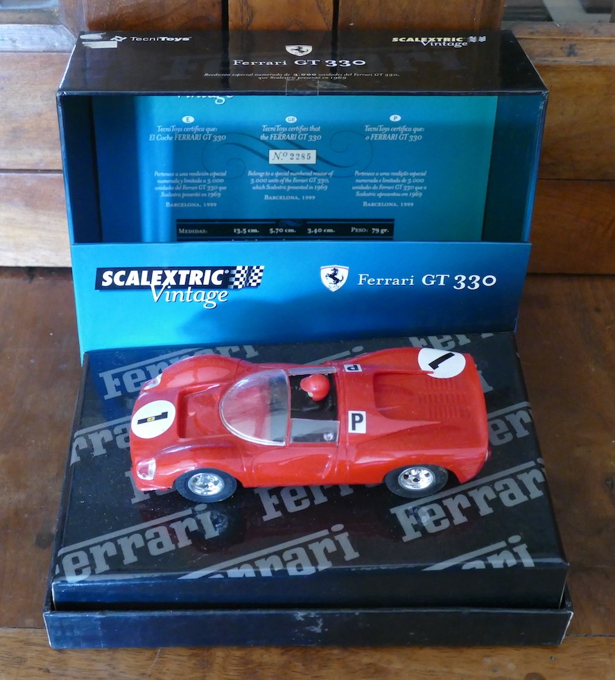 FERRARI GT 330  ROUGE VINTAGE  SCALEXTRIC REF 6028