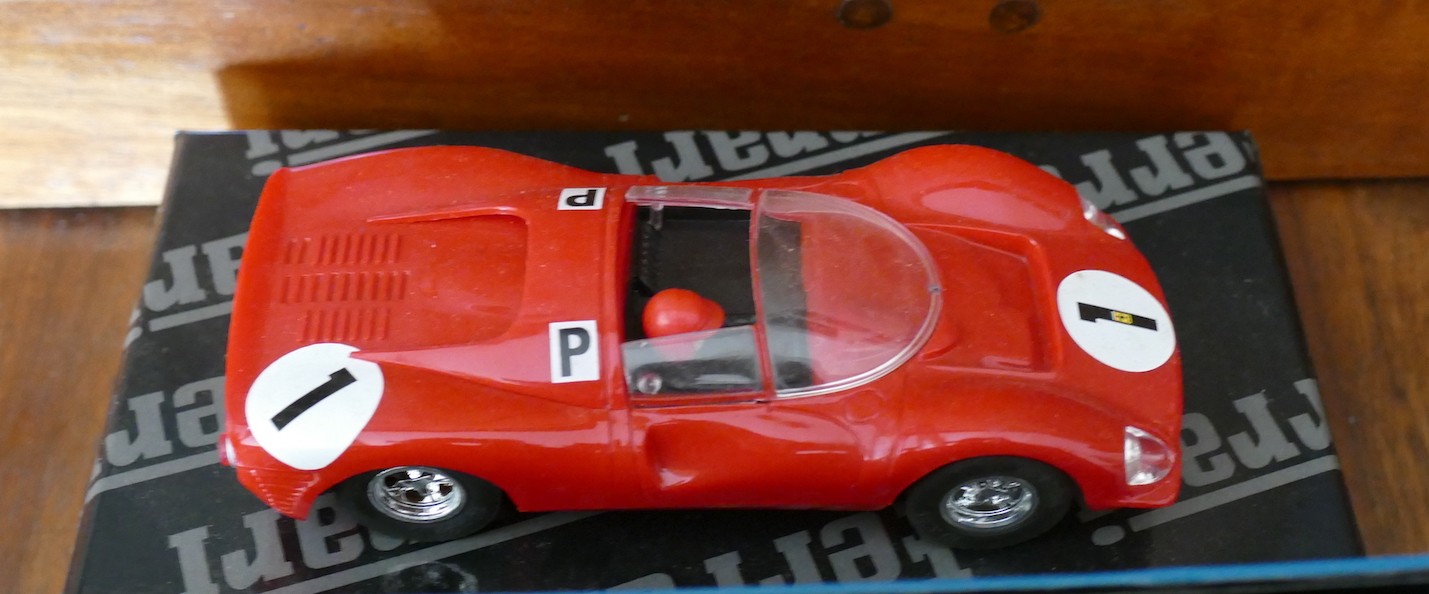 FERRARI GT 330  ROUGE VINTAGE  SCALEXTRIC REF 6028