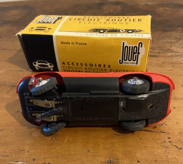 JAGUAR E ROUGE AVEC HARD TOP TAMPOGRAFIEE RÉF 352 JOUEF