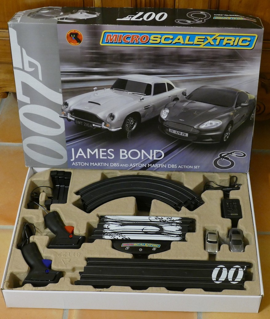 MICRO SCALEXTRIC SET JAMES BOND 007 REF C 1309