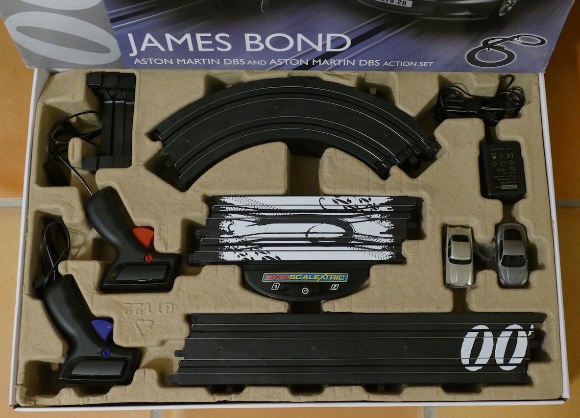 MICRO SCALEXTRIC SET JAMES BOND 007 REF C 1309