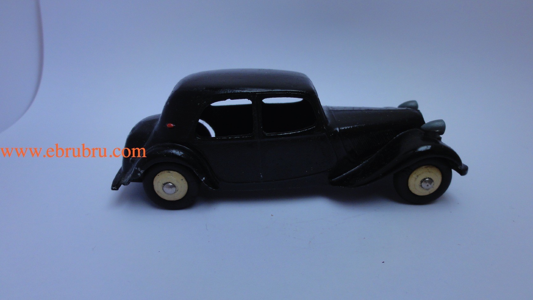 Citroen traction 11 BL noire malle arriere Dinky toys ref 24N / 2a