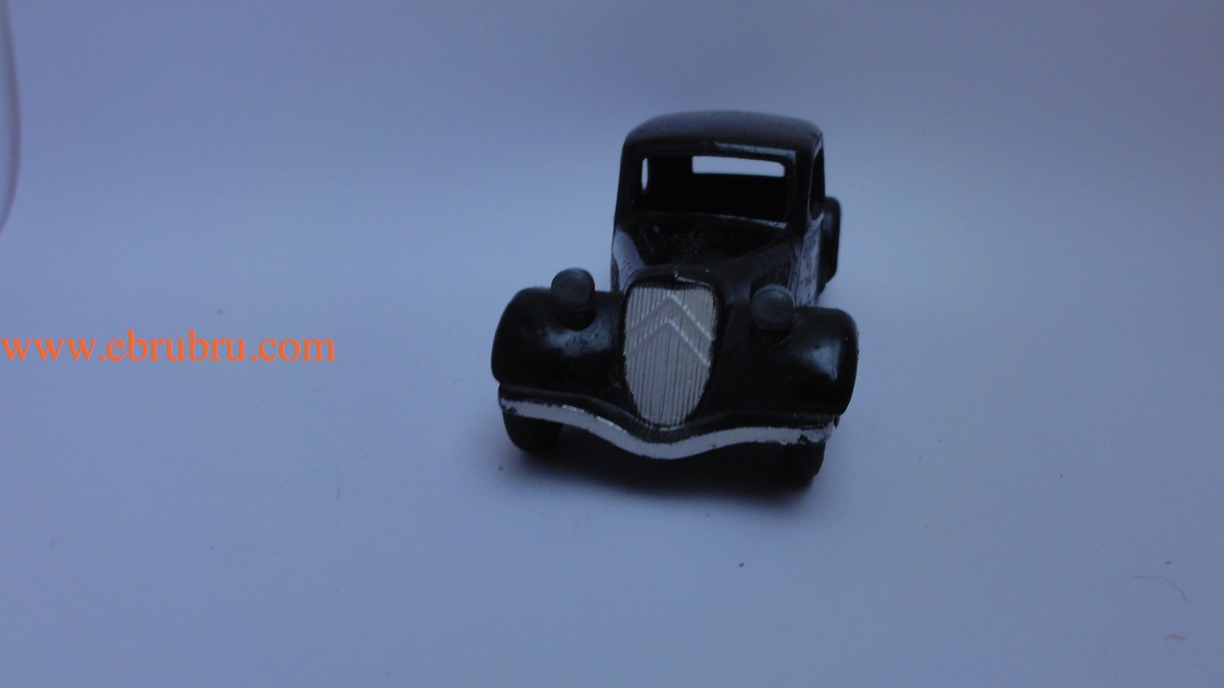 Citroen traction 11 BL noire malle arriere Dinky toys ref 24N / 2a