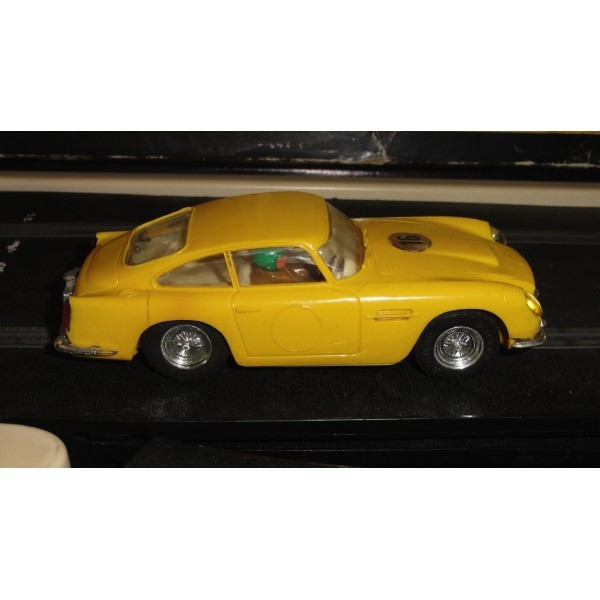 ASTON MARTIN DB4 GT JAUNE SCALEXTRIC RÉF E3