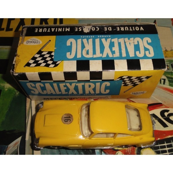 ASTON MARTIN DB4 GT JAUNE SCALEXTRIC RÉF E3