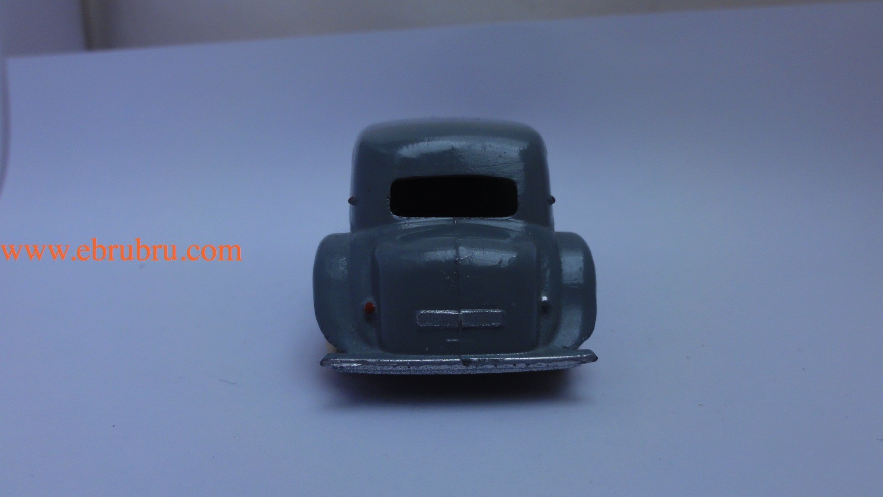 Citroen traction 11 BL gris clair malle arriere Dinky toys ref 24N / 2d