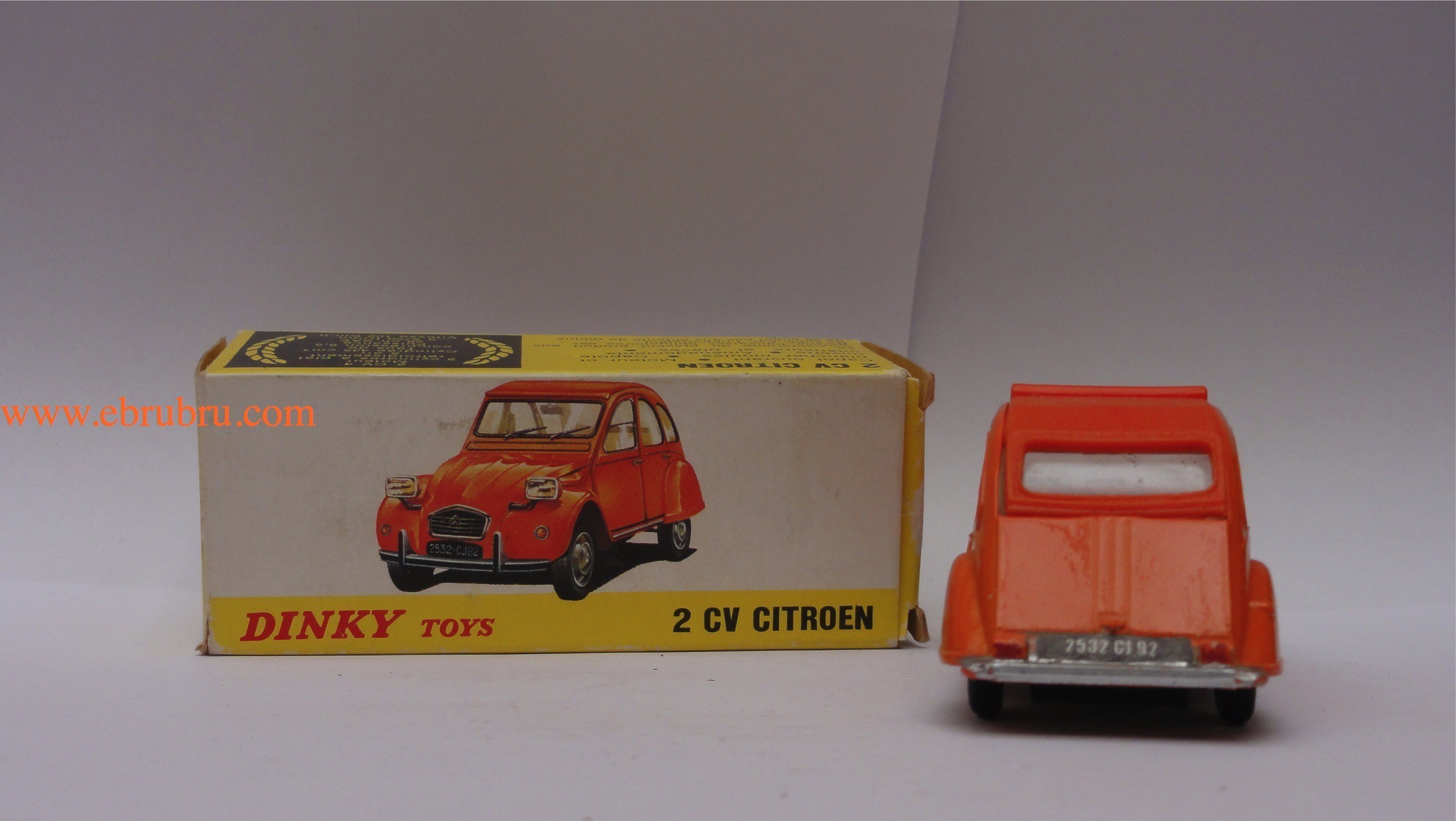 2CV berline orange Dinky toys réf 500  E 2 ou 500E