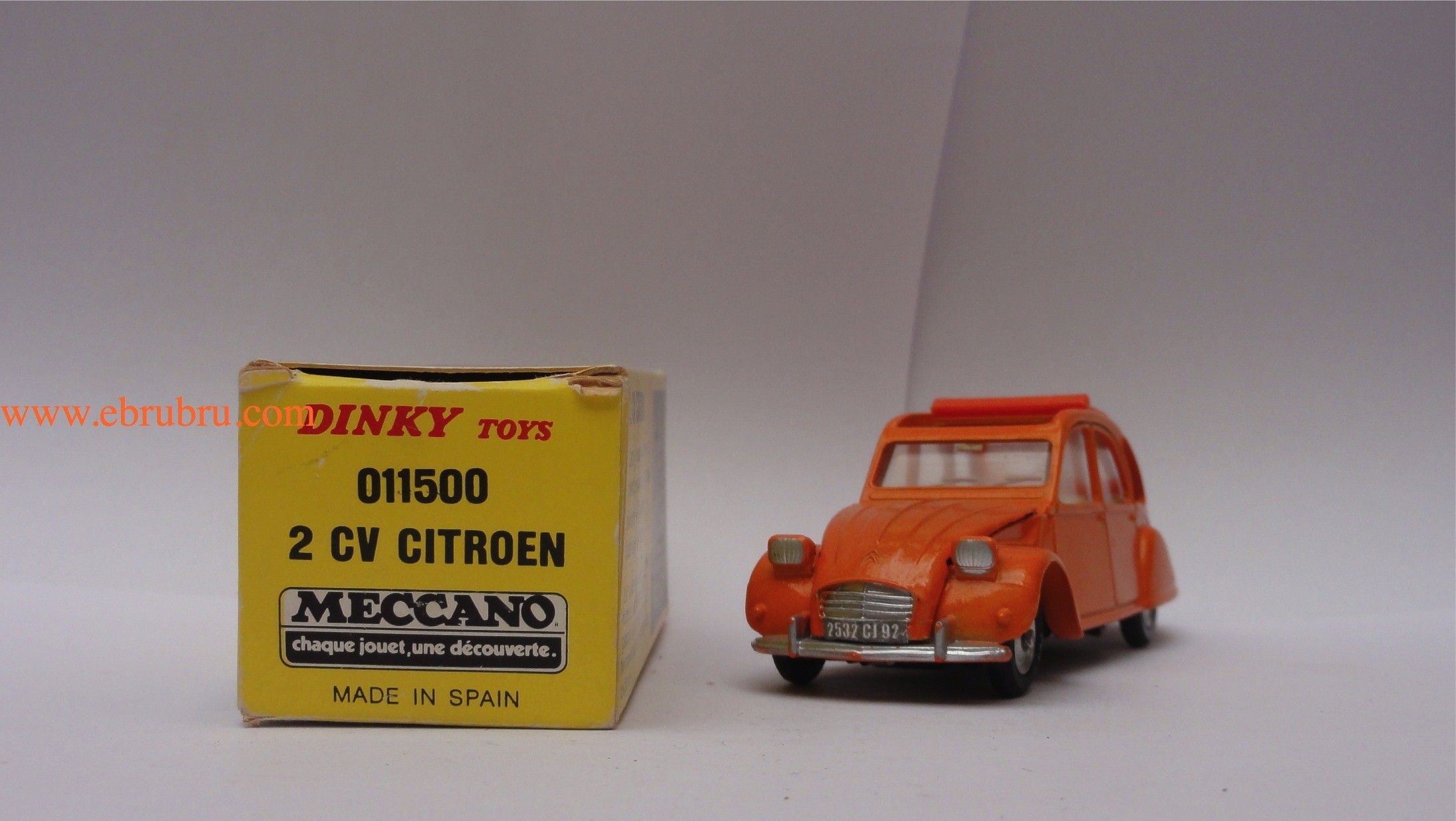 2CV berline orange Dinky toys réf 500  E 2 ou 500E