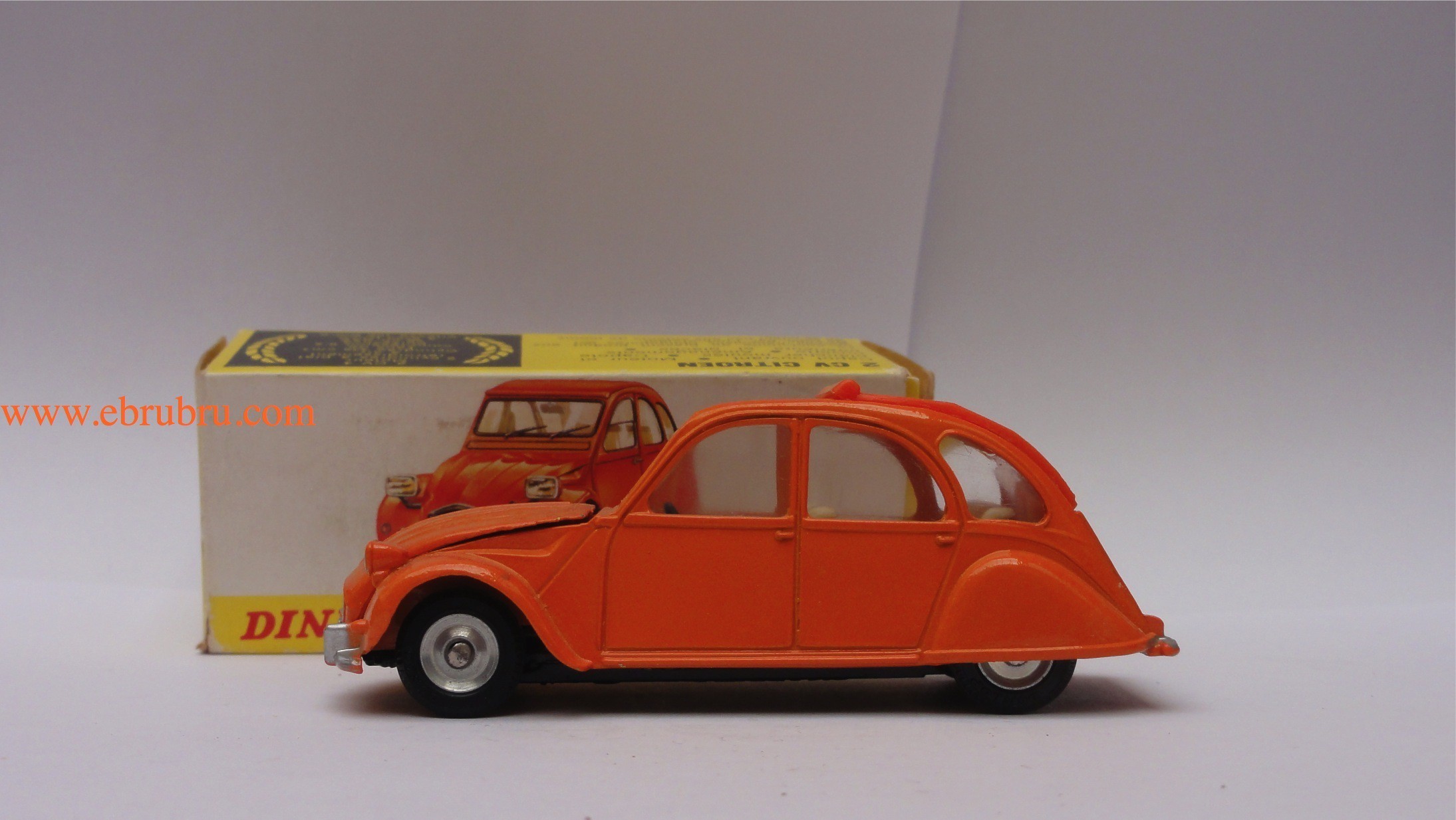 2CV berline orange Dinky toys réf 500  E 2 ou 500E