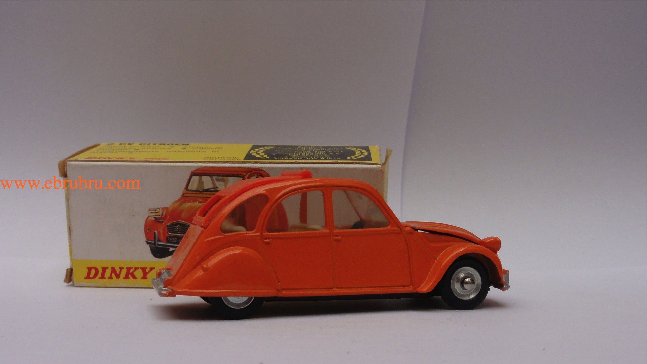 2CV berline orange Dinky toys réf 500  E 2 ou 500E