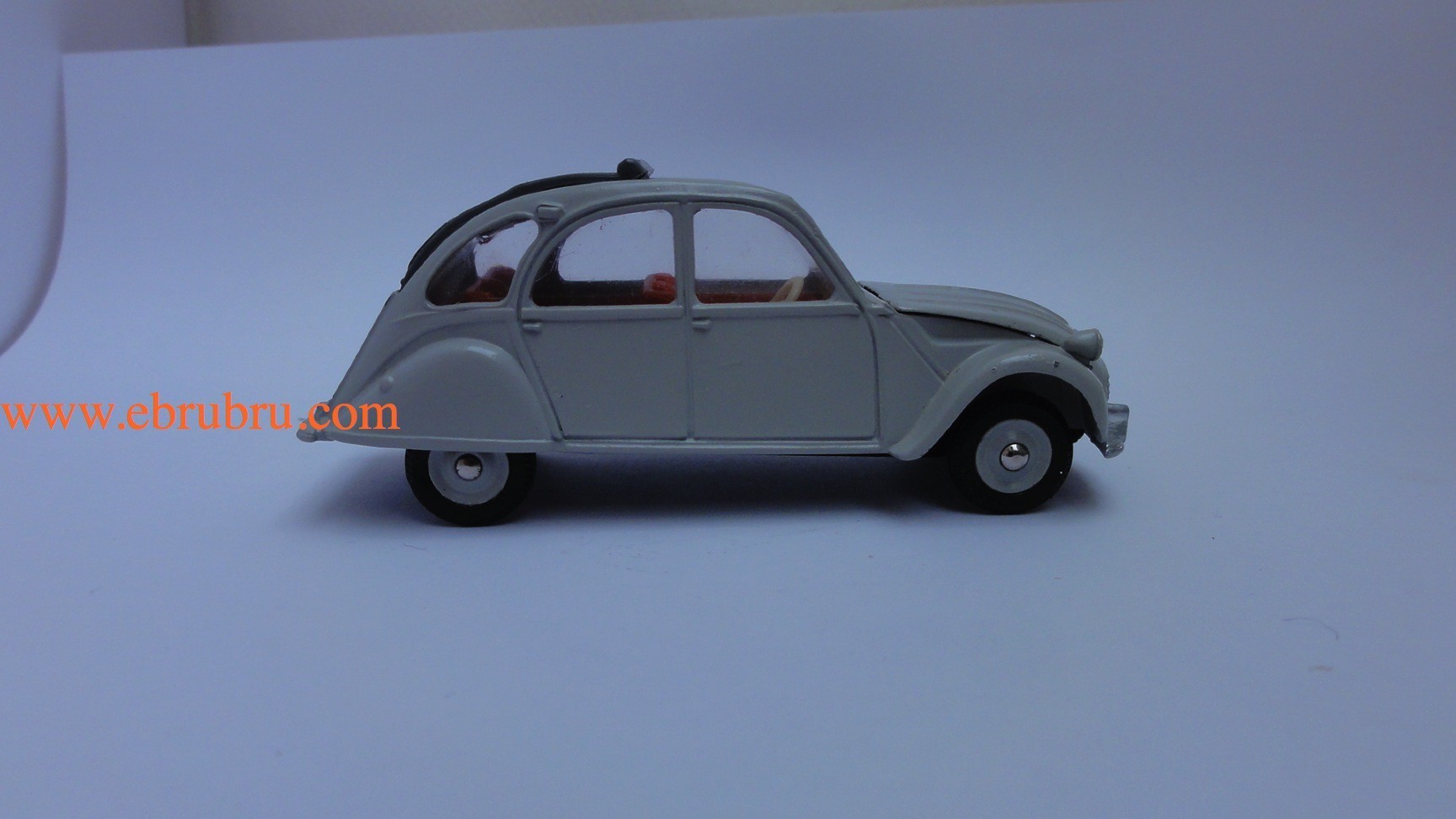 2CV berline grise Dinky toys réf 500/2 ou 500E