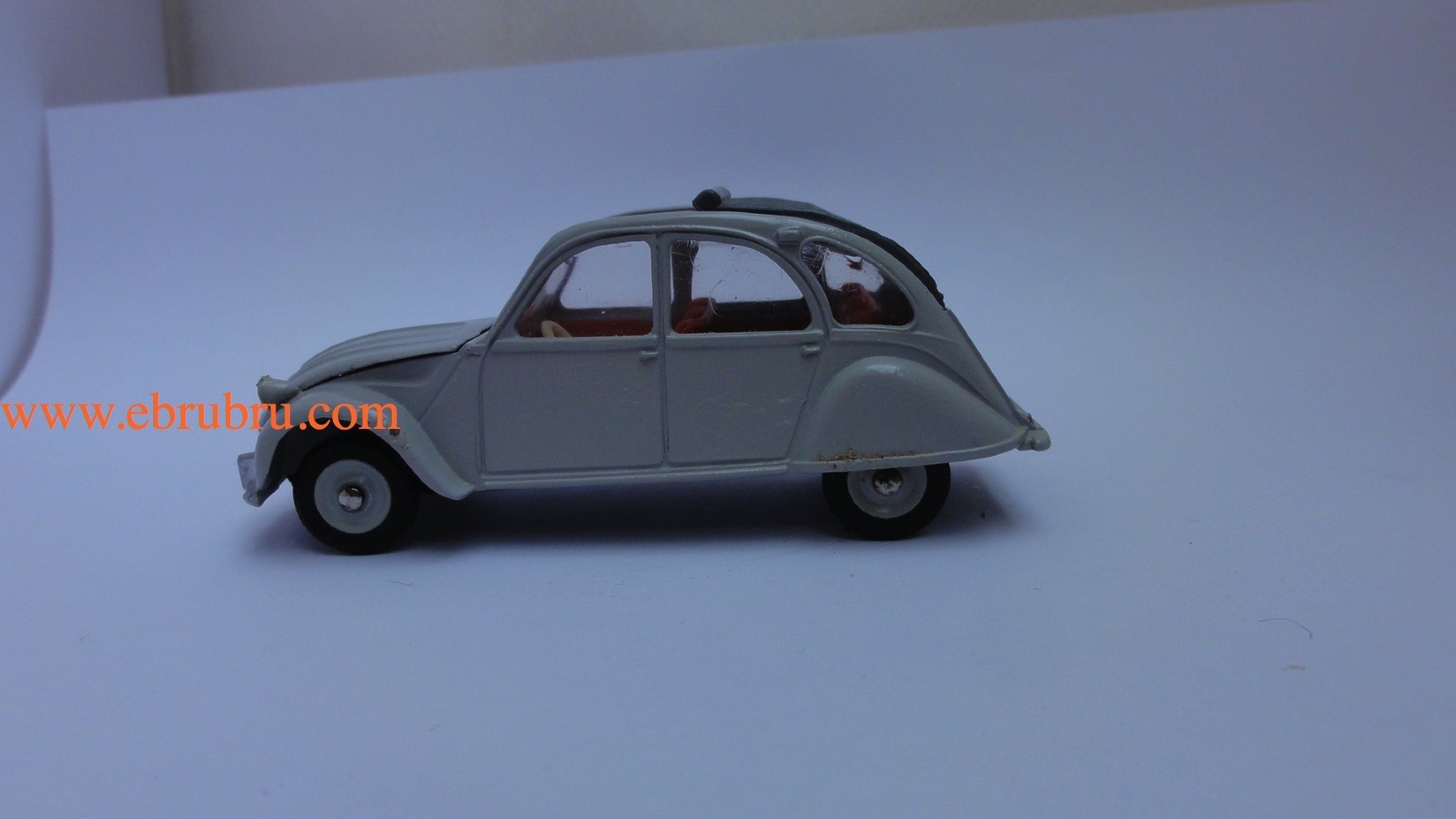 2CV berline grise Dinky toys réf 500/2 ou 500E