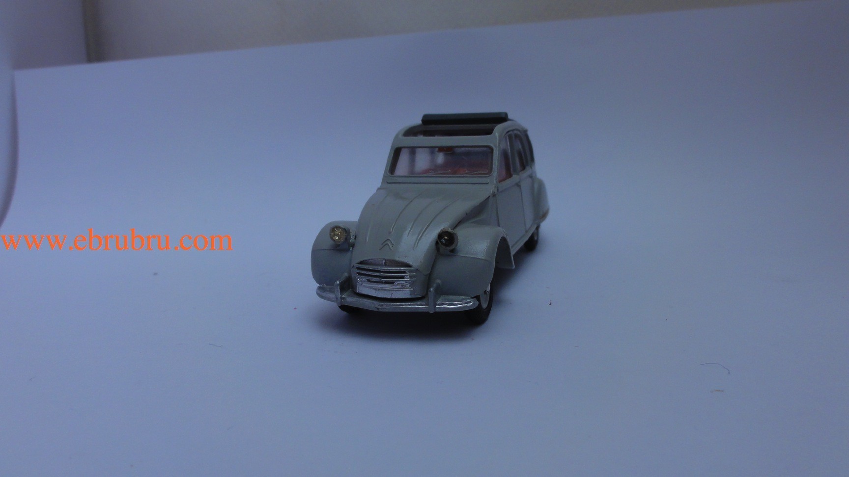 2CV berline grise Dinky toys réf 500/2 ou 500E