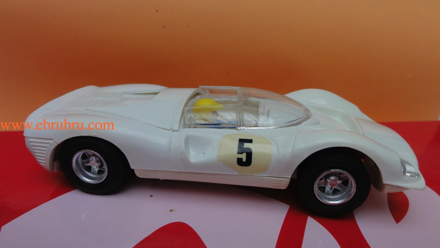 Ferrari 330 GT blanche  Scalextric Exin ref C41