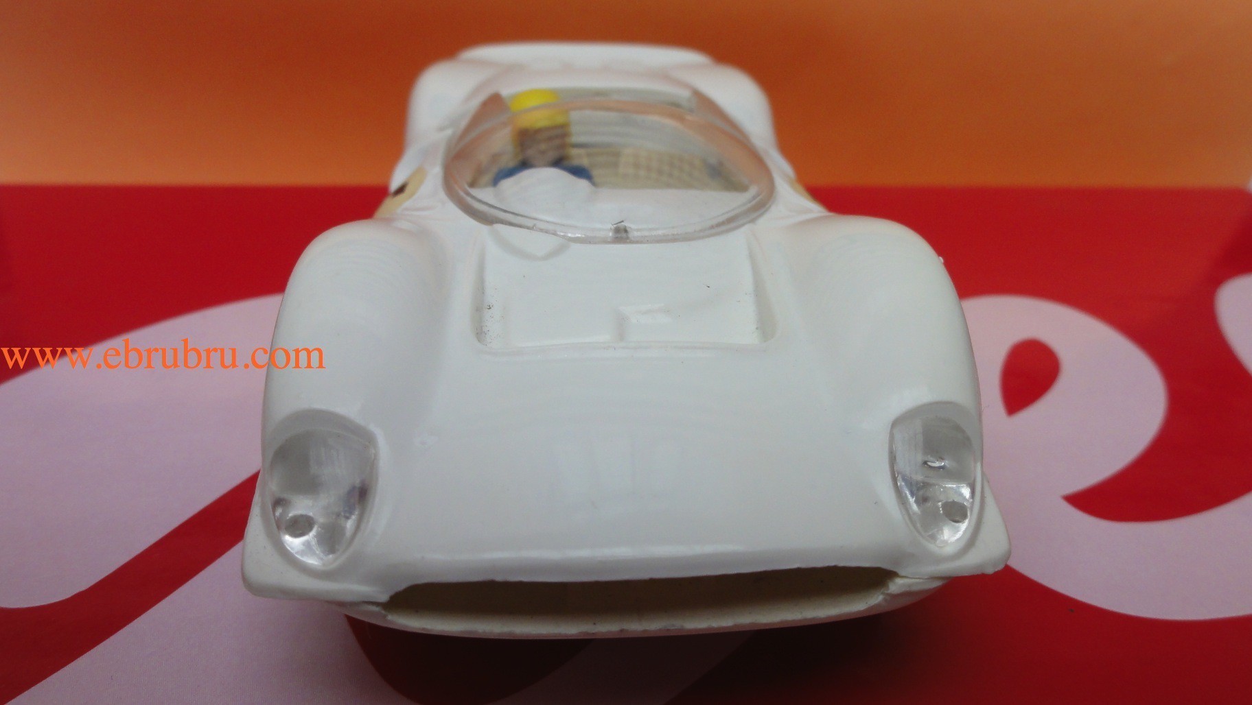 Ferrari 330 GT blanche  Scalextric Exin ref C41