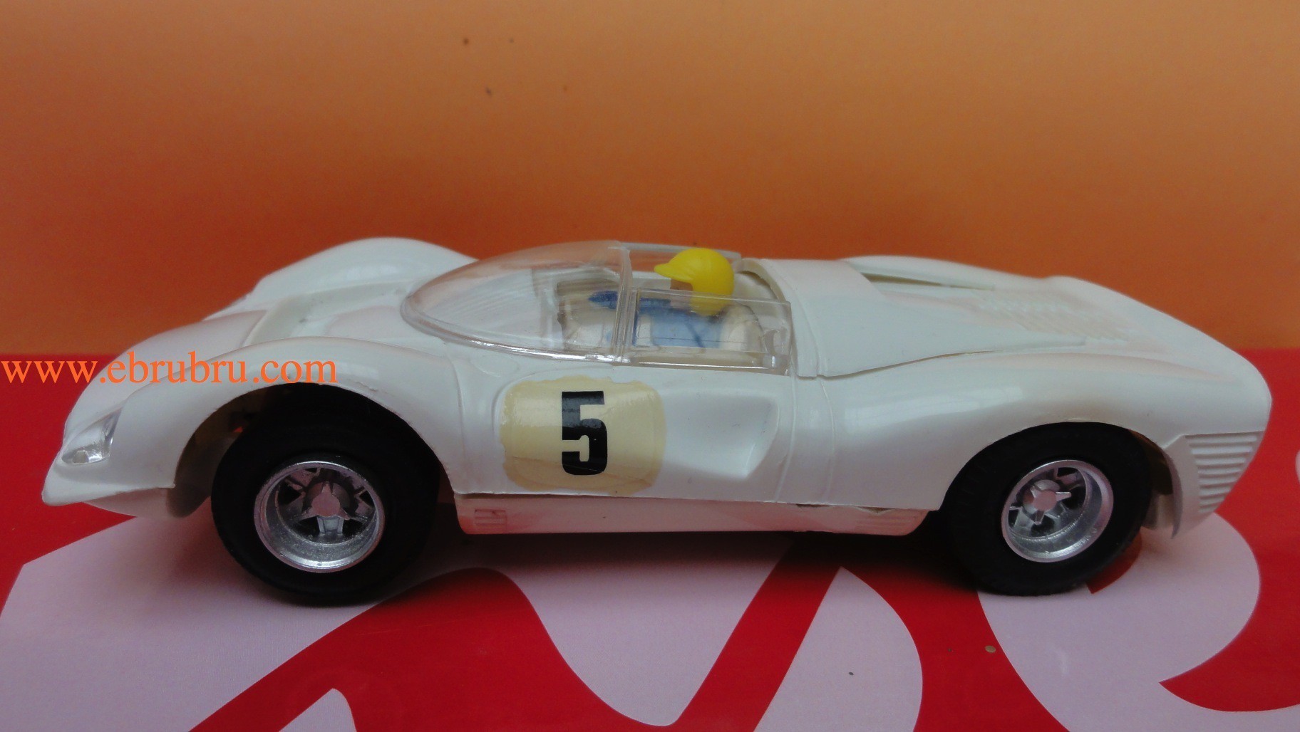 Ferrari 330 GT blanche  Scalextric Exin ref C41