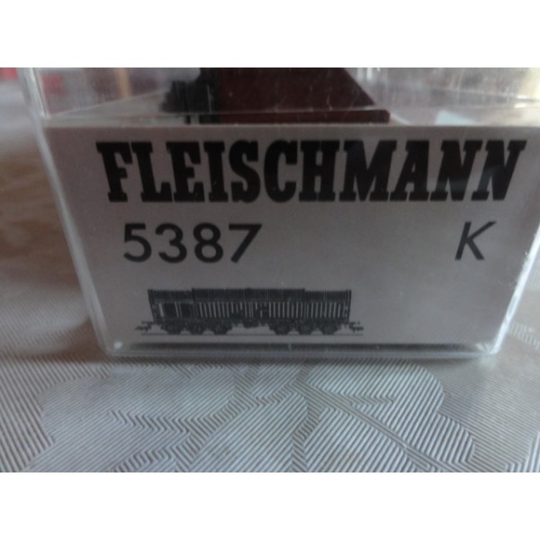 Wagon marchandise couverture rétractable de chez Fleischmann HO réf 5387