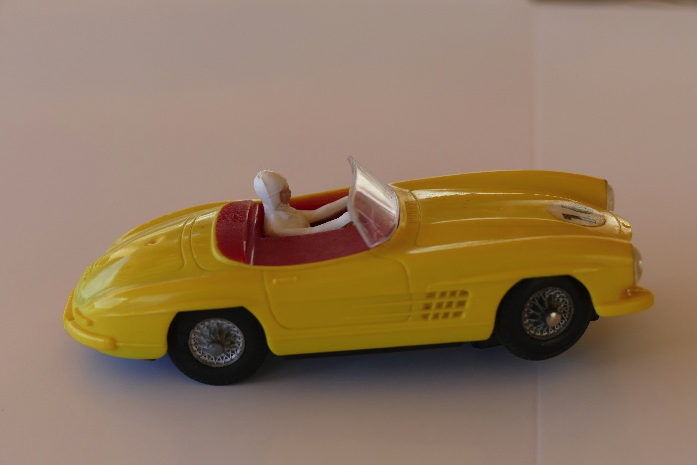 MERCEDES CABRIOLET 300 SL  SPORT JAUNE  JOUEF RÉF 351