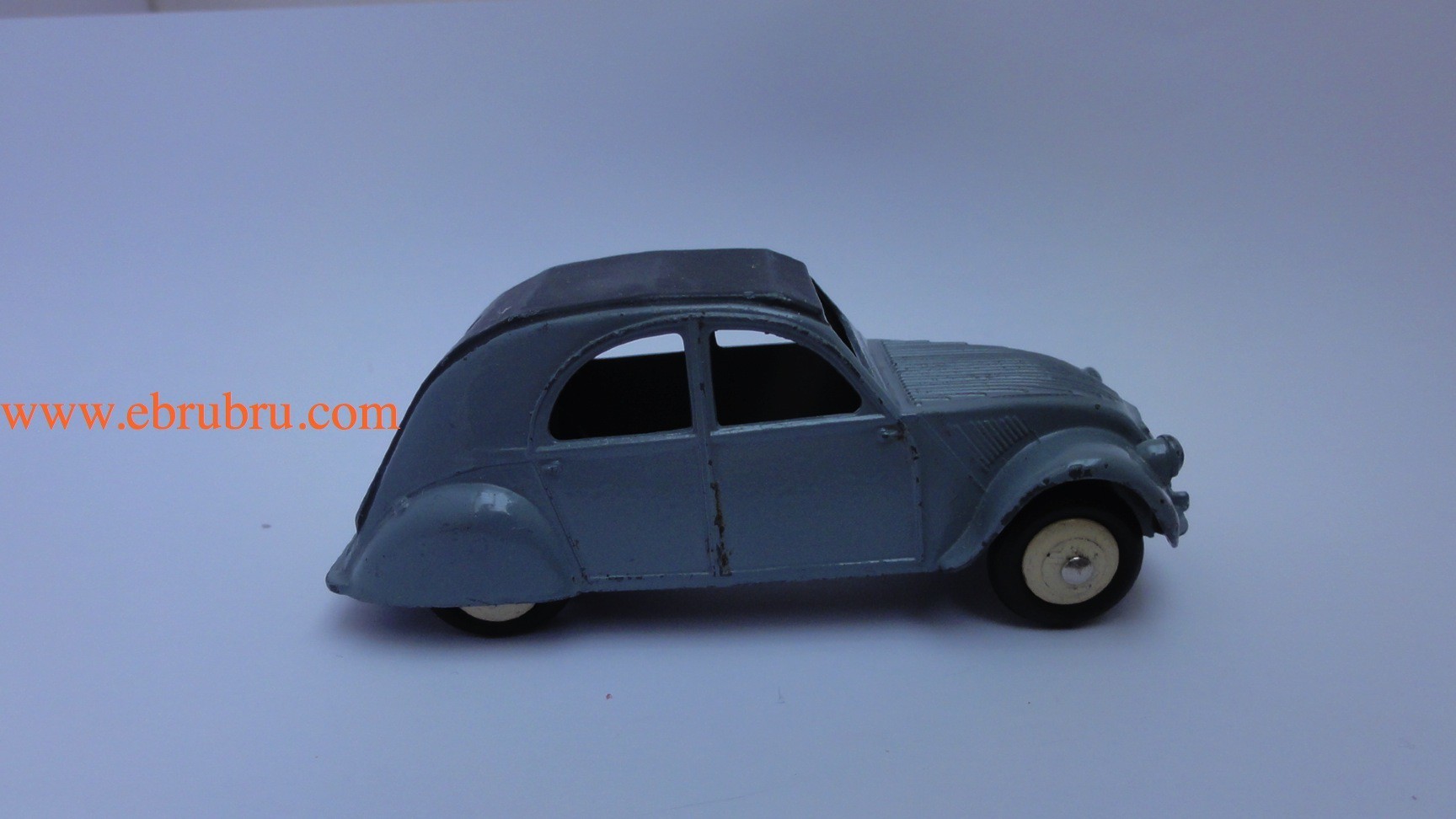 2CV grise modèle 1950 Dinky Toys 1 feux réf 24T 1c