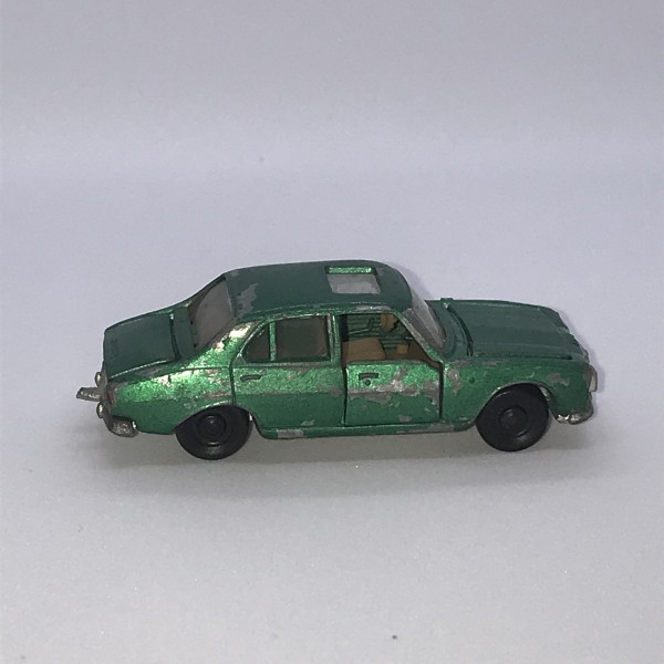 Peugeot 504 verte MAJORETTE