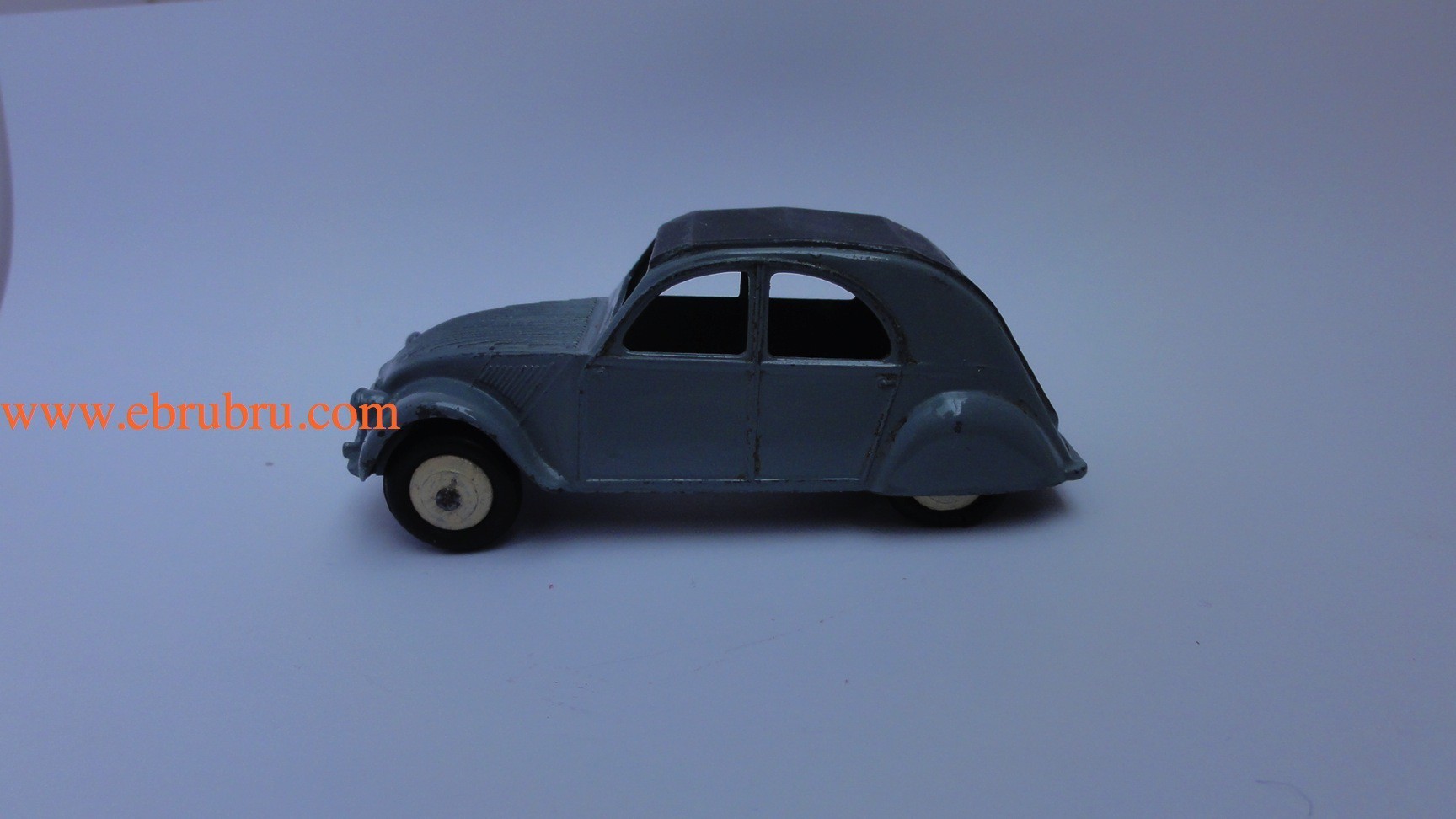 2CV grise modèle 1950 Dinky Toys 1 feux réf 24T 1c