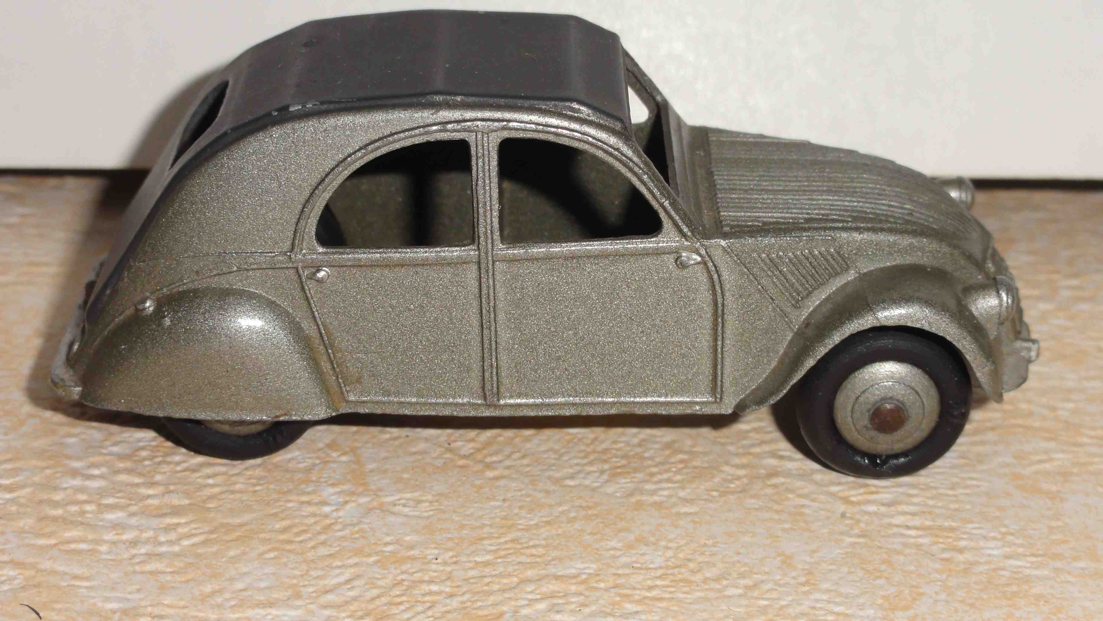 2CV modèle 1950 Dinky Toys 1 feux réf 24T 1a