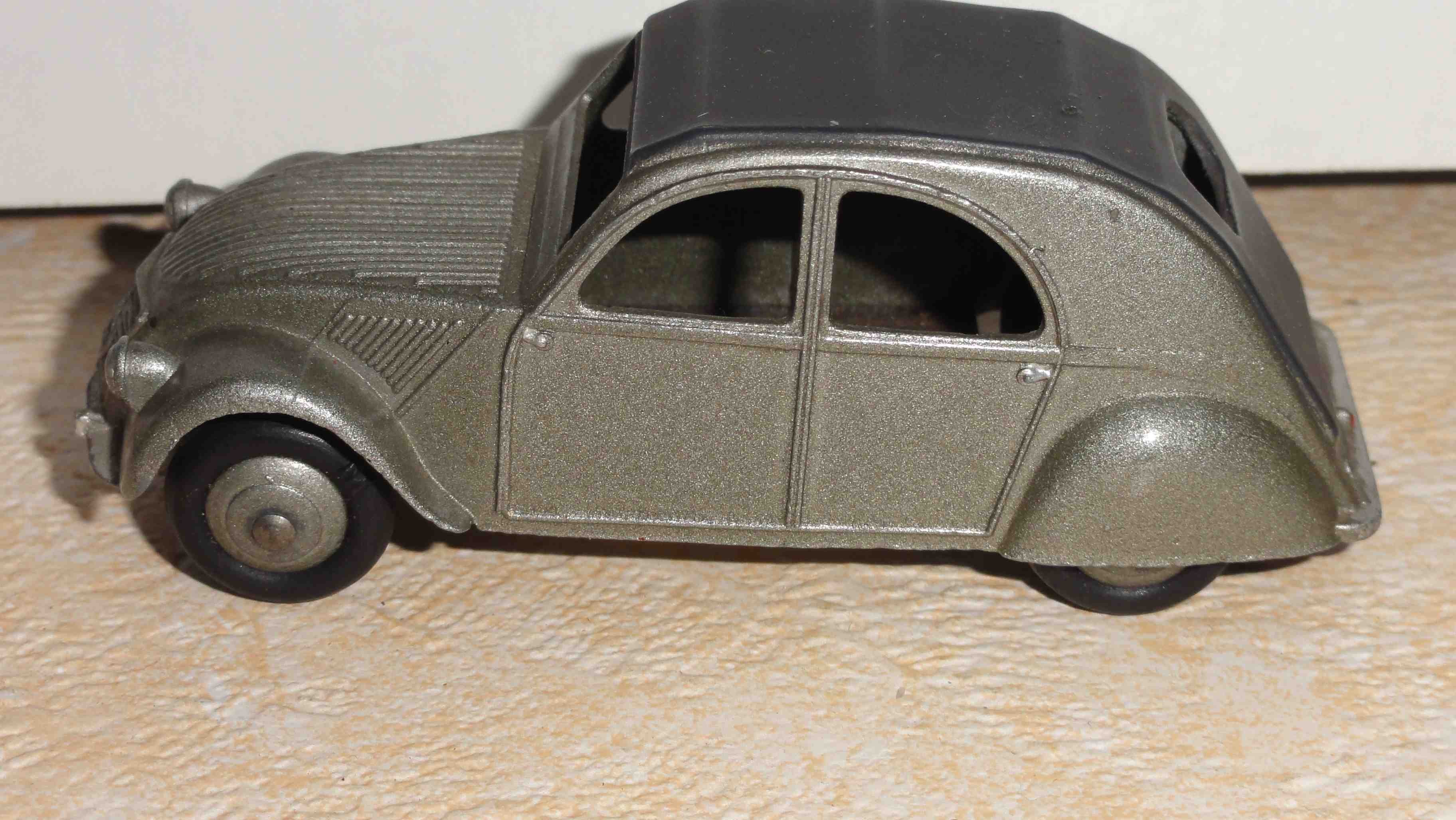 2CV modèle 1950 Dinky Toys 1 feux réf 24T 1a