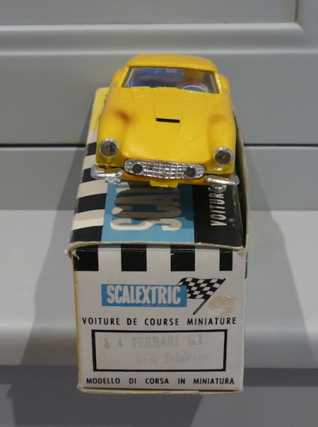 Ferrari Berlinetta 250 GT jaune Int bleu avec eclairage SCALEXTRIC E4