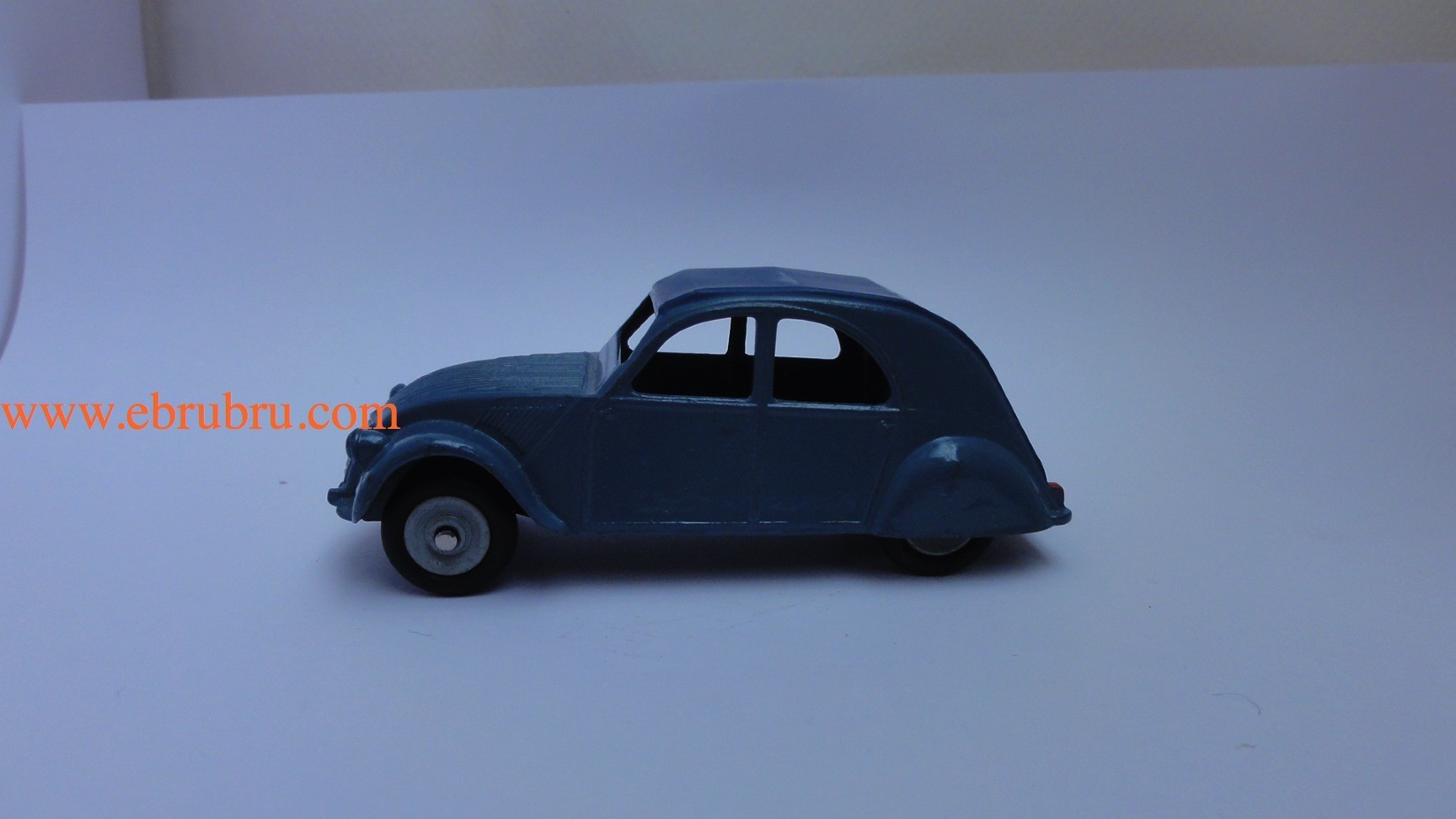 2CV GRIS BLEU PETROLE MODELE 1950 DINKY TOYS RÉF 24T