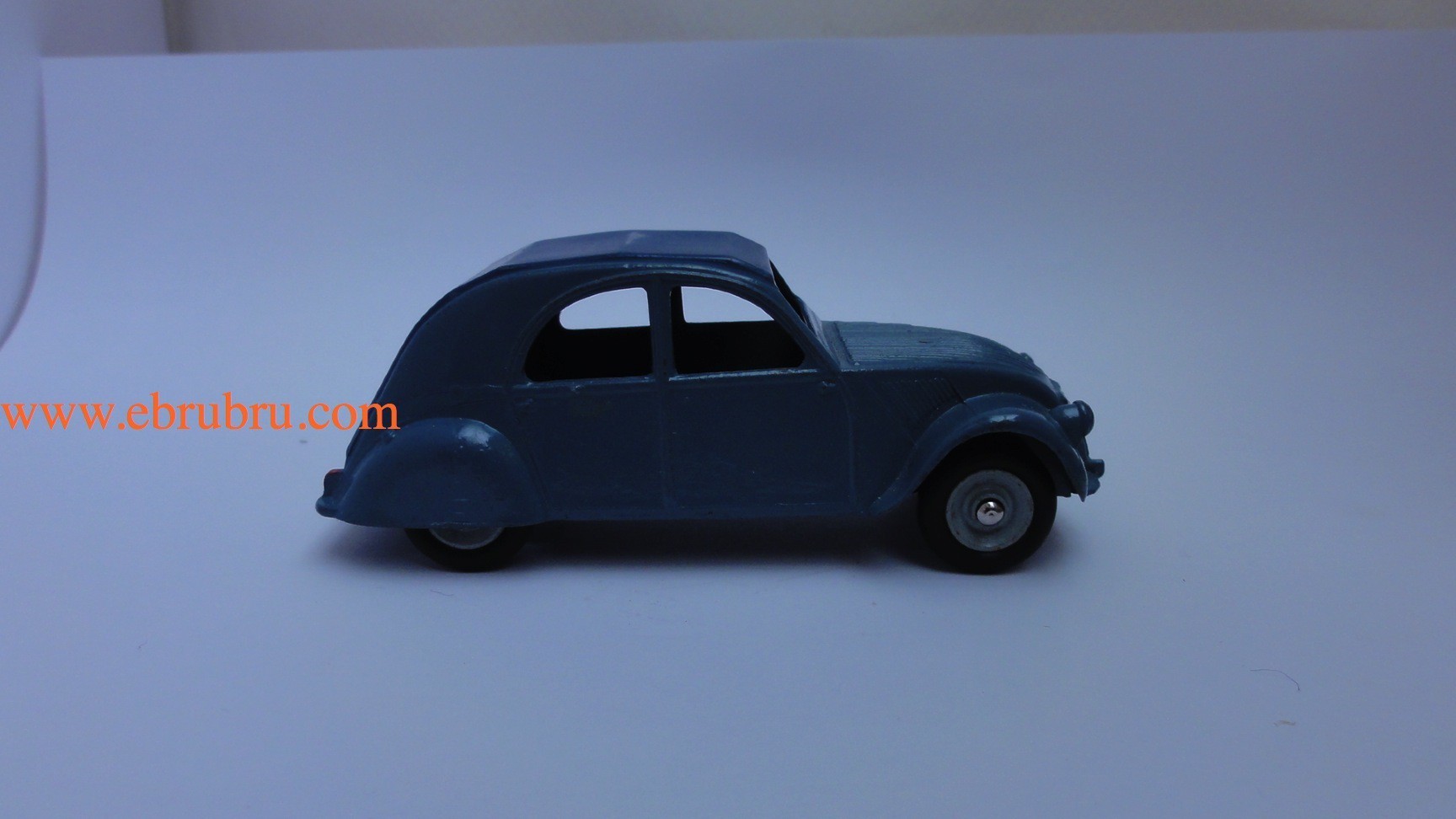 2CV GRIS BLEU PETROLE MODELE 1950 DINKY TOYS RÉF 24T