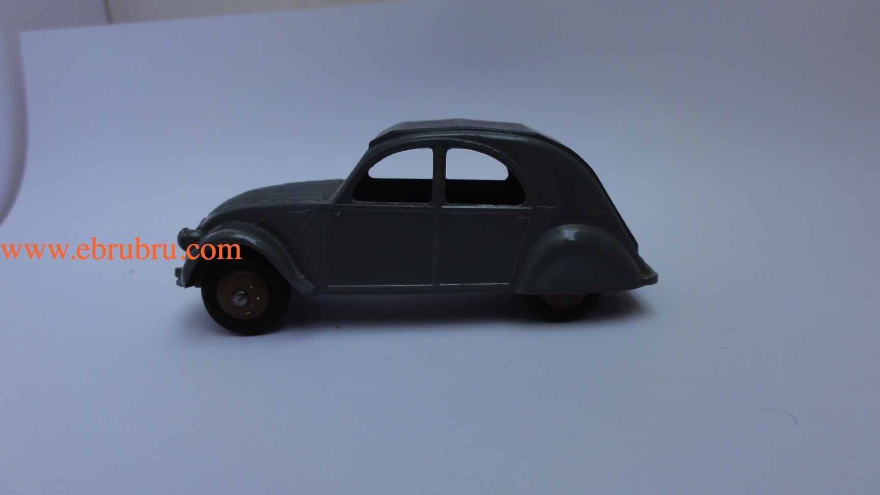 2CV GRIS FONCÉ  MODELE 1950 DINKY TOYS RÉF 24T