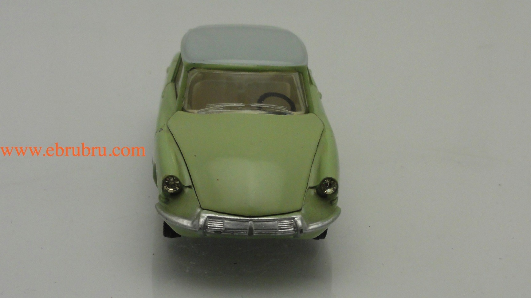 DS 19 VERT TILLEUL MODELE 1963 DINKY TOYS RÉF 530