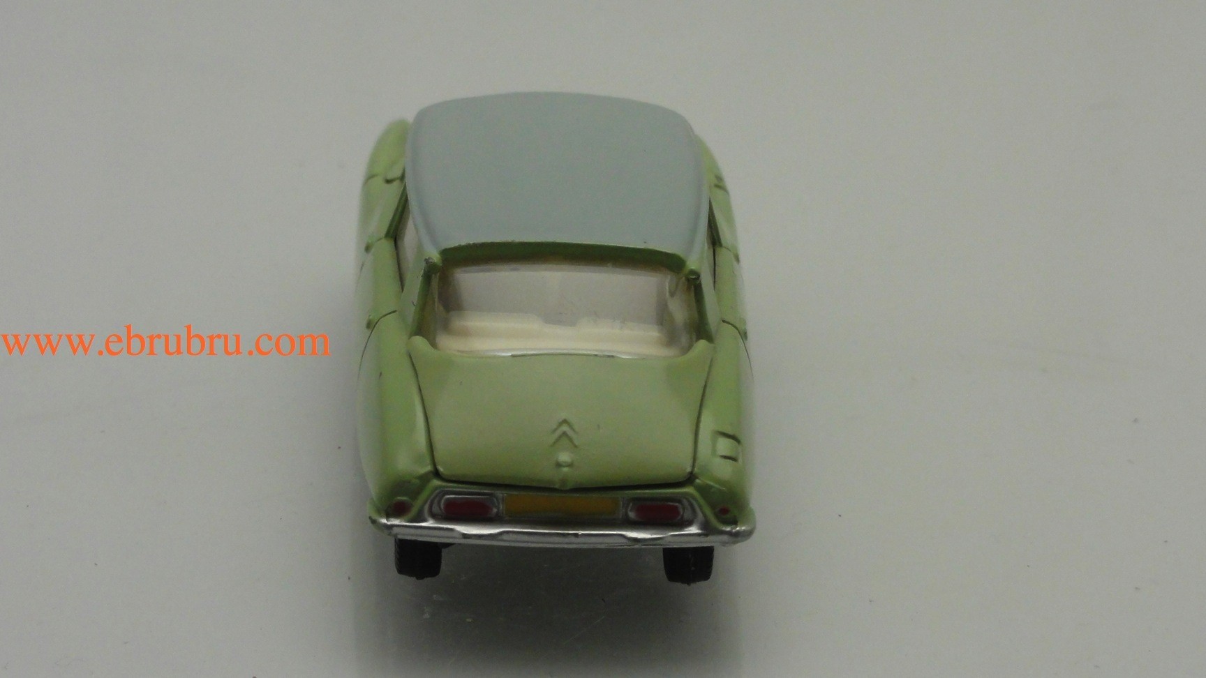 DS 19 VERT TILLEUL MODELE 1963 DINKY TOYS RÉF 530