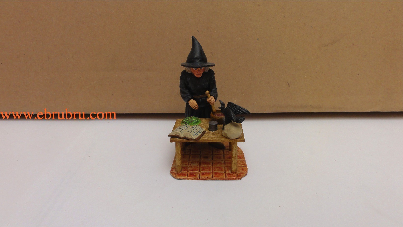 Sorciere  figurines type starlux la ferme