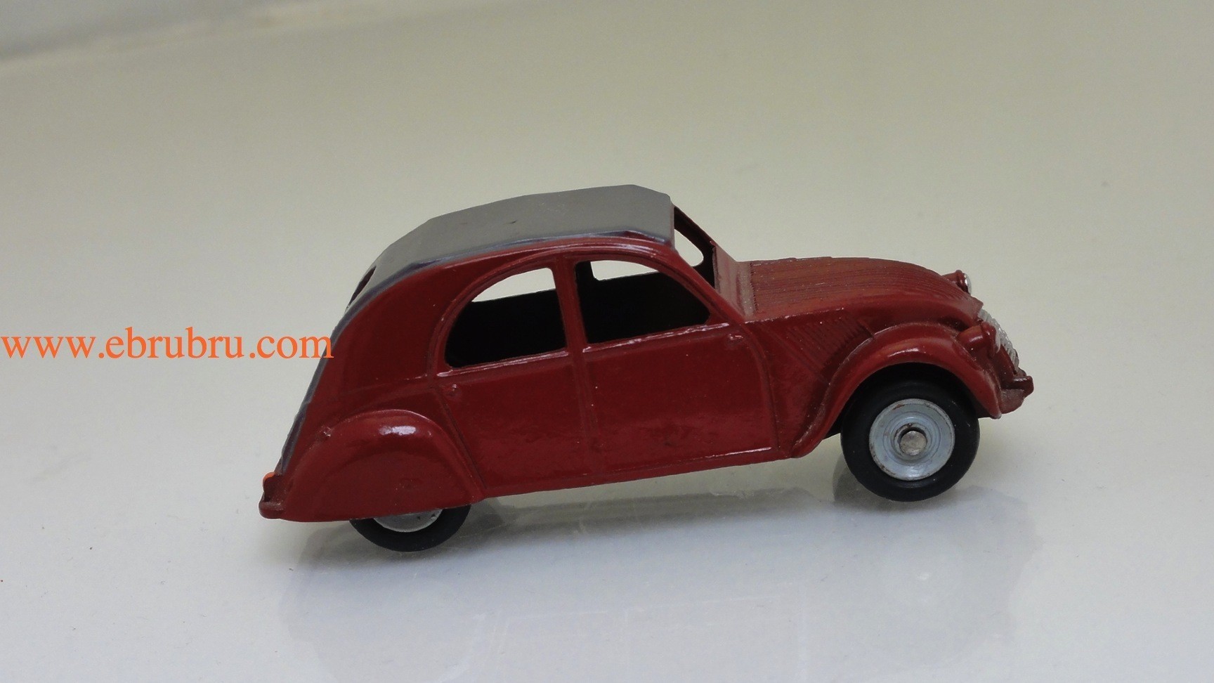 2CV GRENAT VIF MODELE 1950 DINKY TOYS RÉF 24T