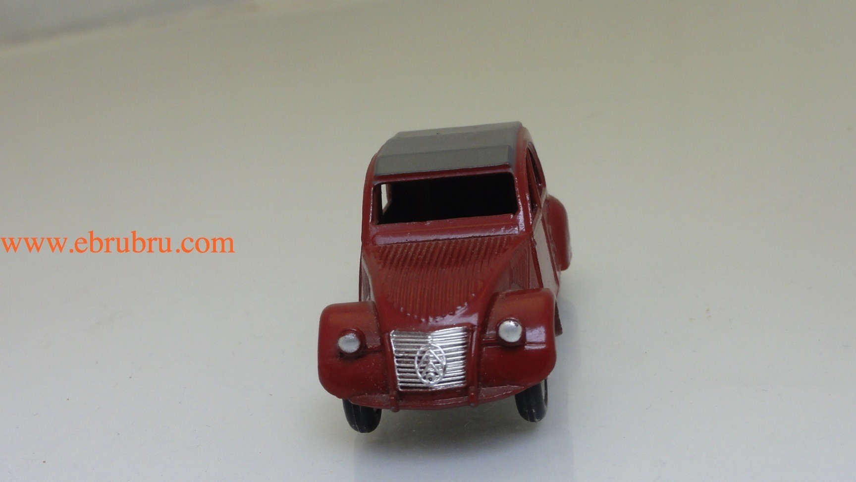 2CV GRENAT VIF MODELE 1950 DINKY TOYS RÉF 24T