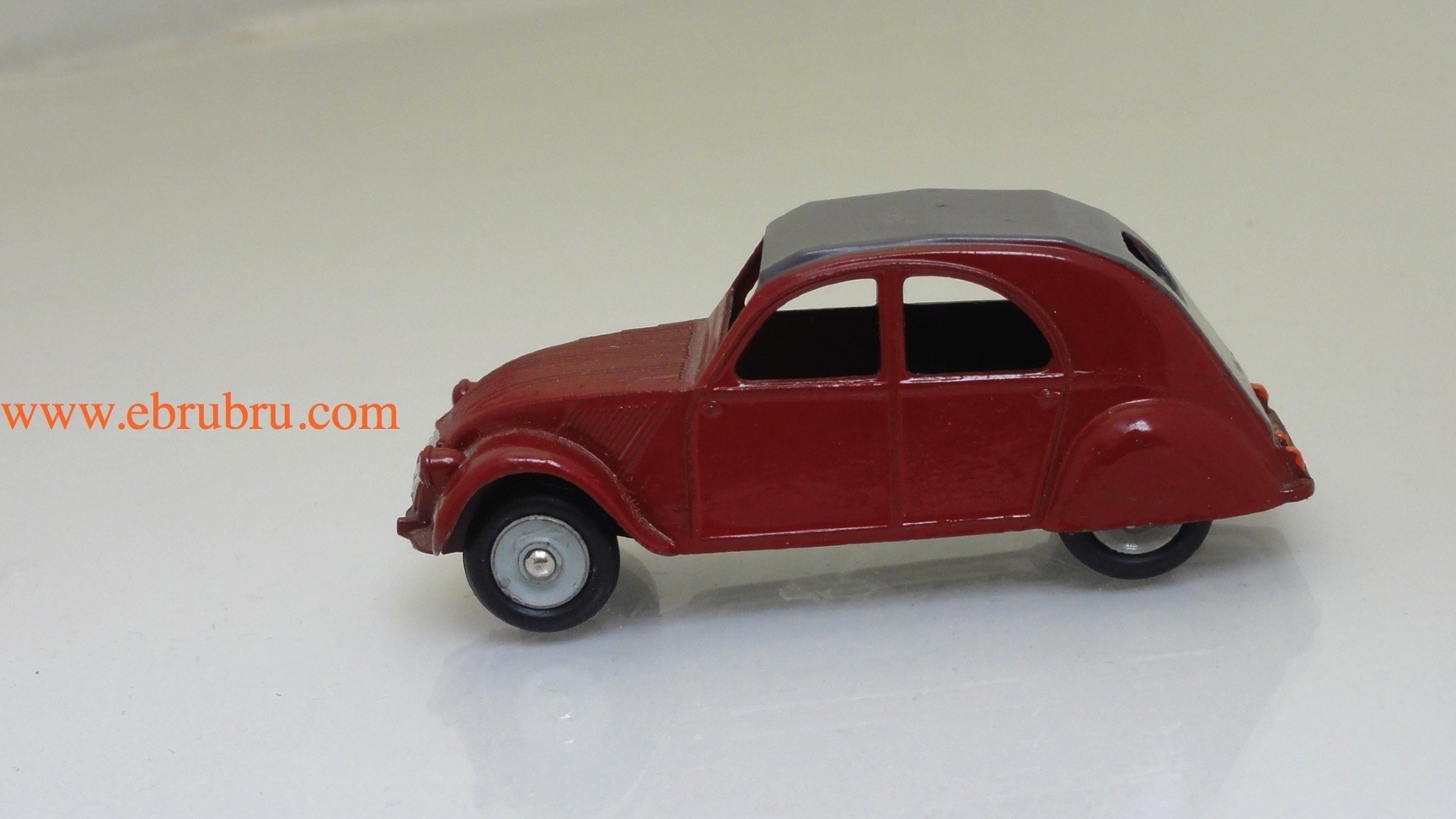 2CV GRENAT VIF MODELE 1950 DINKY TOYS RÉF 24T