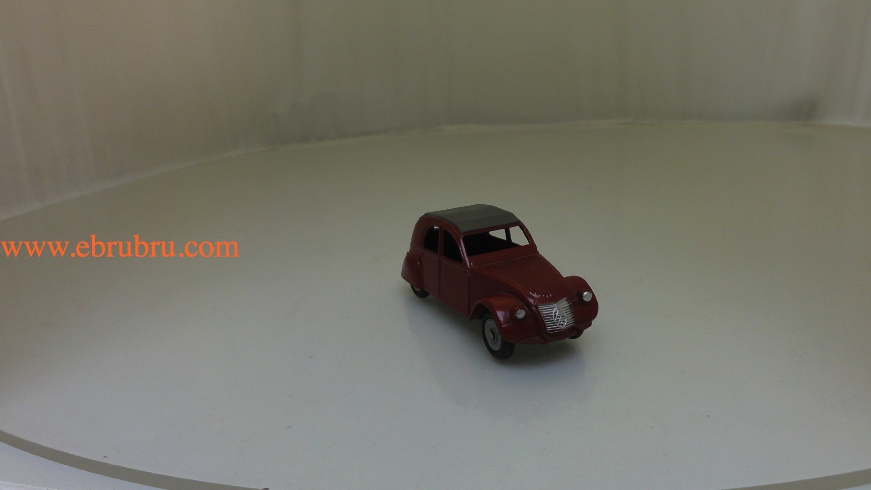 2CV GRENAT VIF MODELE 1950 DINKY TOYS RÉF 24T