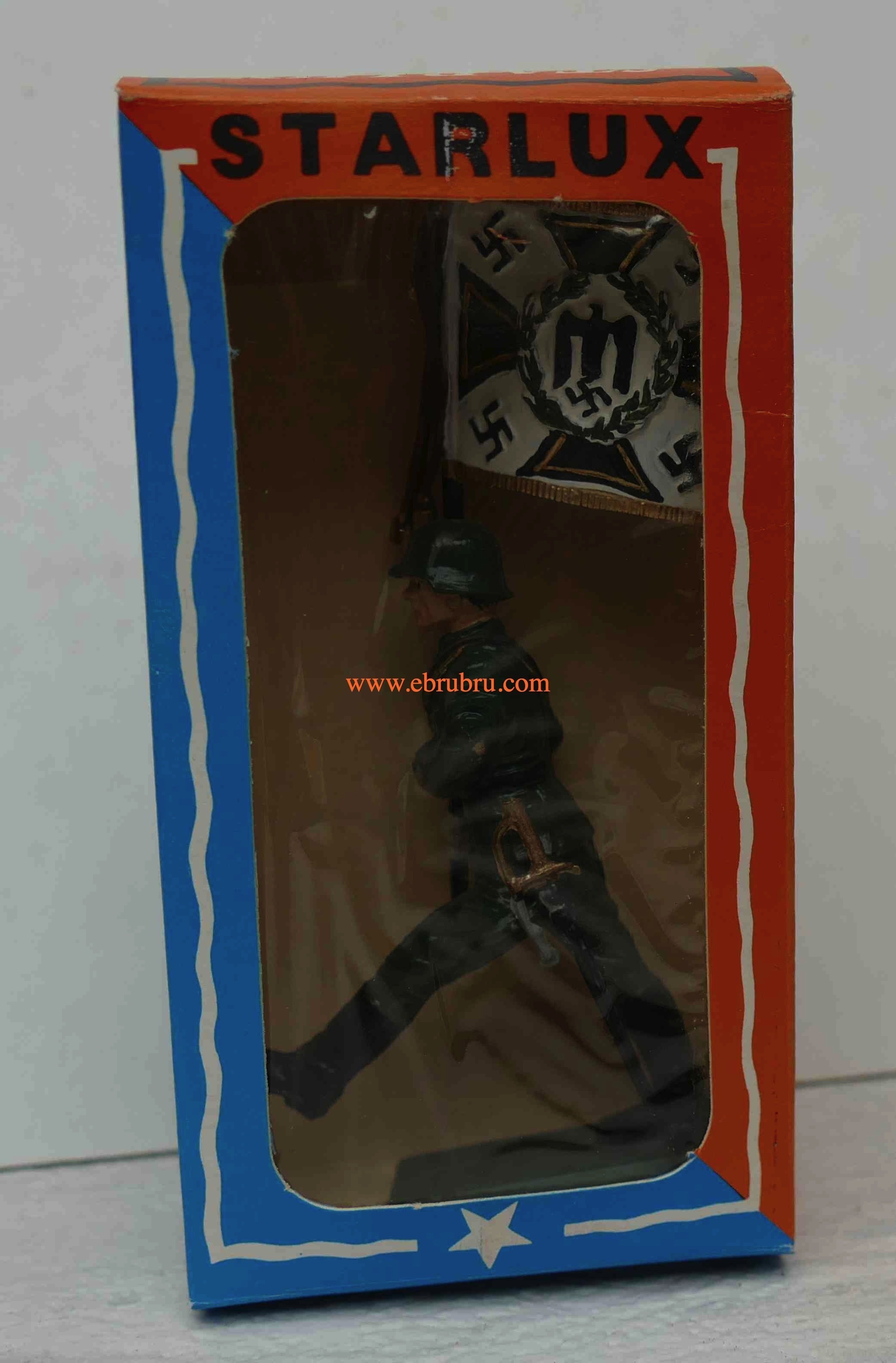 SOLDAT ALLEMAND PORTE DRAPEAU STARLUX REF VD21