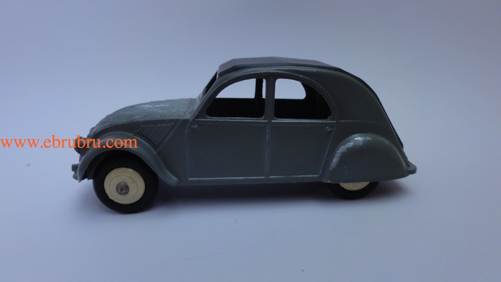 2CV GRIS MOYEN  MODELE 1950 DINKY TOYS RÉF 24T