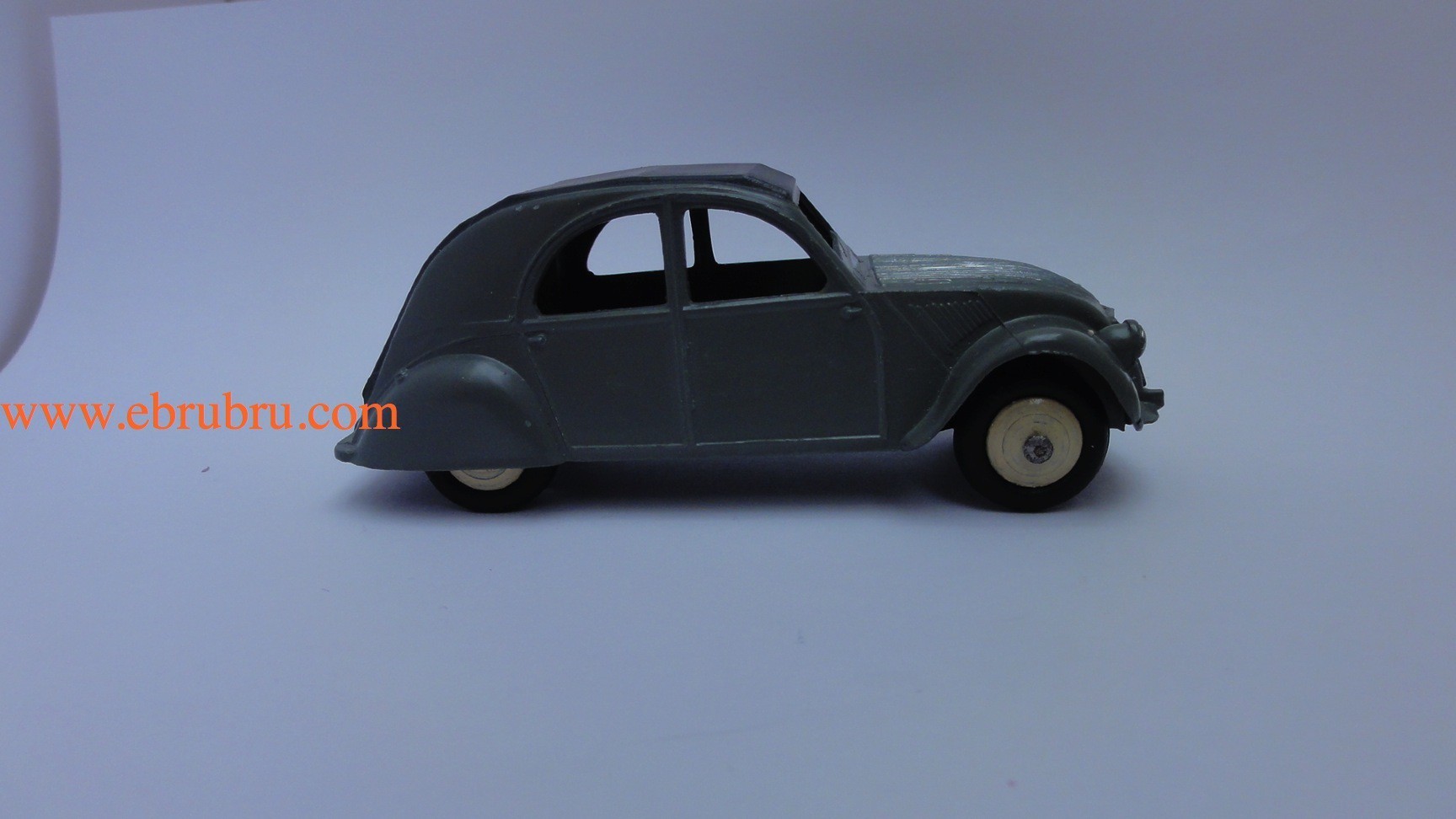 2CV GRIS MOYEN  MODELE 1950 DINKY TOYS RÉF 24T