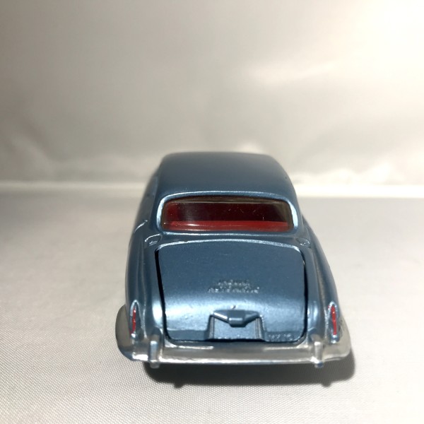 Jaguar mark X Bleu  Dinky Toys ref 142