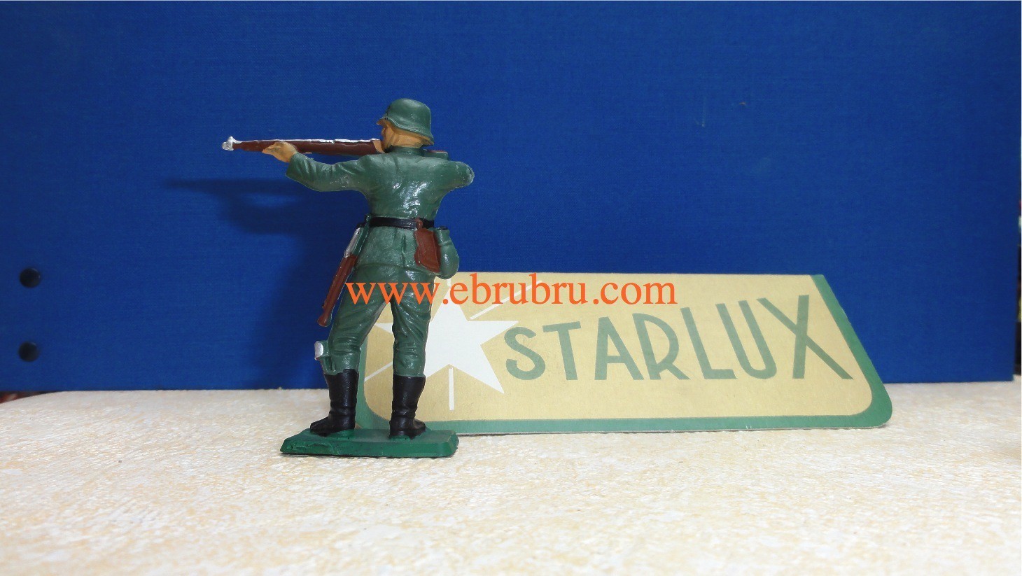 SOLDAT ALLEMAND  TIREUR FUSIL STARLUX RÉF V7