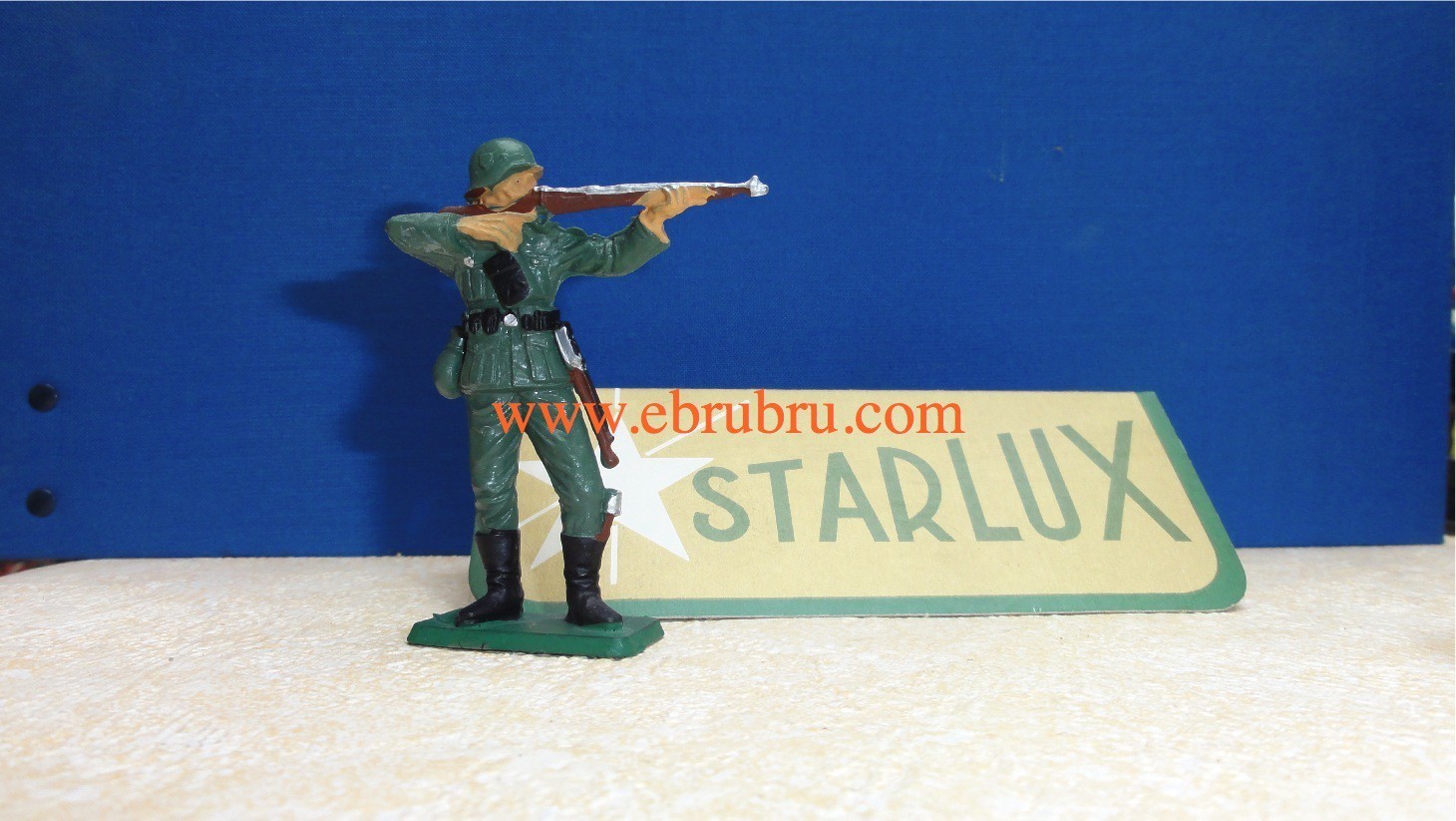 SOLDAT ALLEMAND  TIREUR FUSIL STARLUX RÉF V7