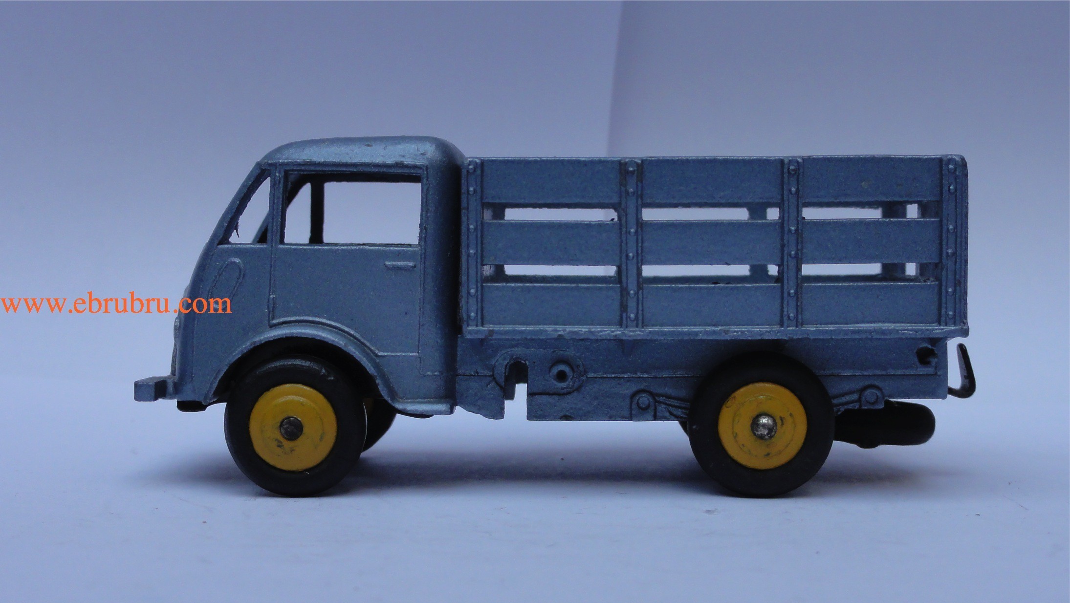 FORD BETAILLERE BLEUE DINKY TOYS RÉF 25A