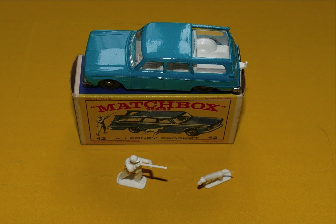 MATCHBOX LESNEY  Nº 42 STUDEBAKER LARK WAGONNAIRE BLEU